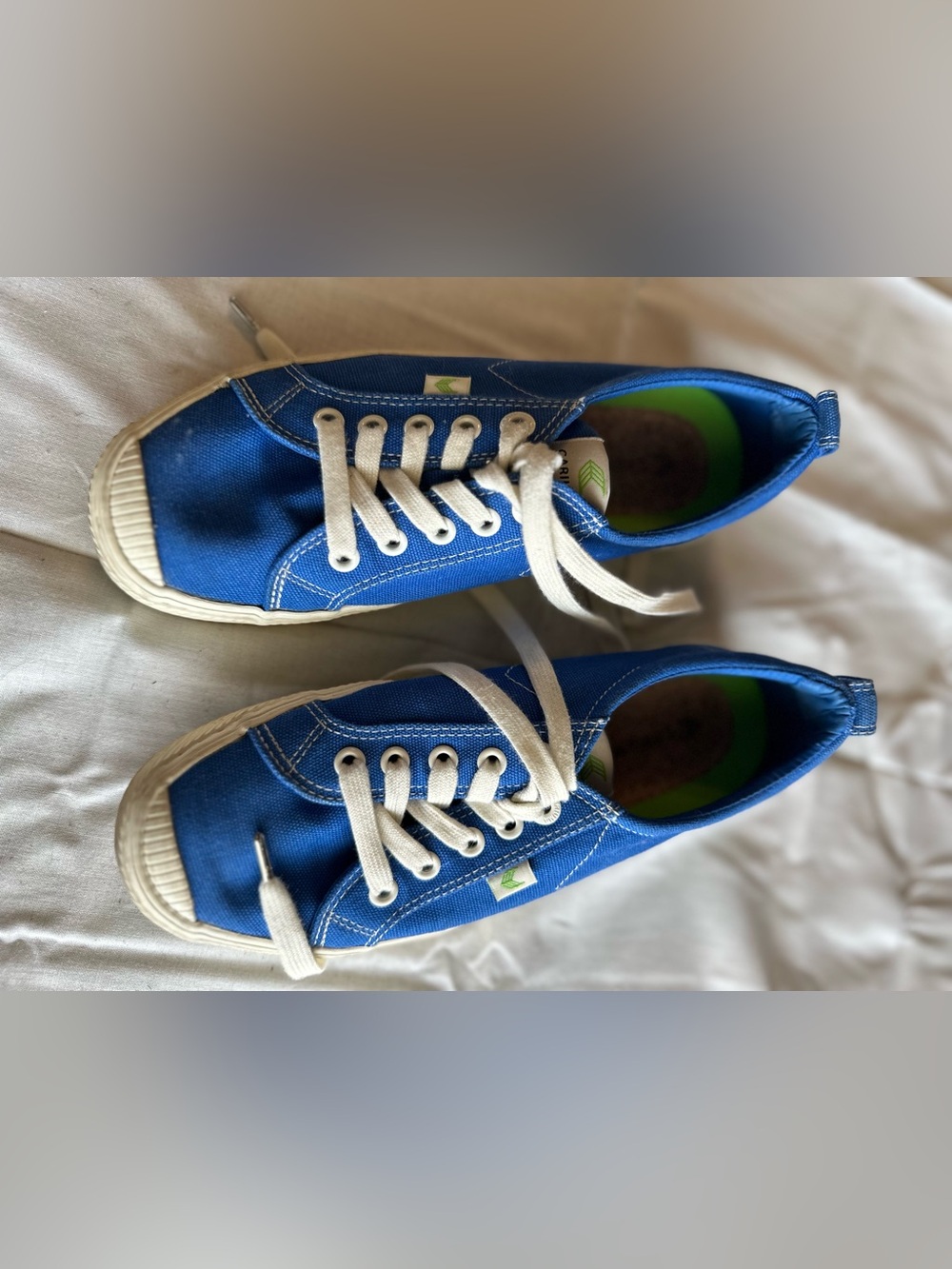 Women’s Blue Cariuma Sneakers